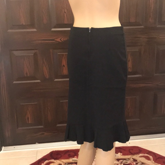 Black pencil skirt flared on the bottom size S - Picture 3 of 5